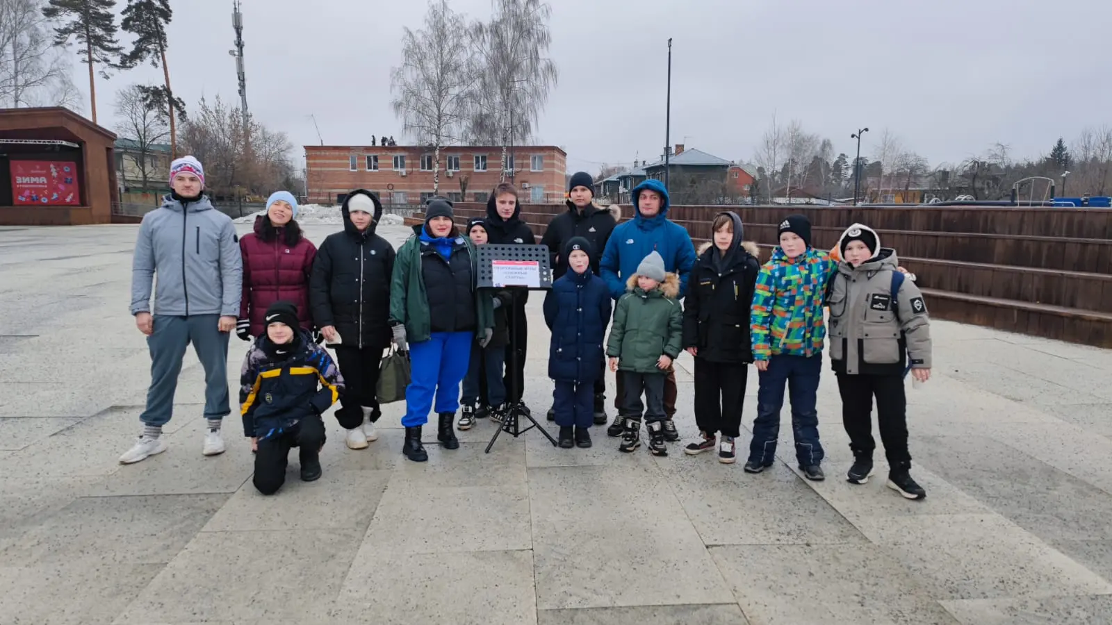 Сегодня в Парке « Дулевский»провели областное мероприятие «Ледяное искусство» Было здорово, энергично и весело. Каждый смог проверить свои навыки , мастерство и сноровку